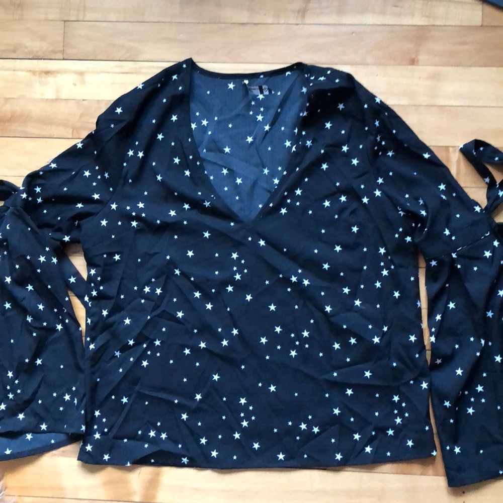 Black/white star blouse, flared sleeves & bows